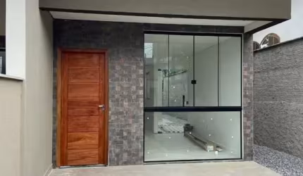 CASA TÉRREA COM 3 DORMITÓRIOS SENDO 1 SUÍTE NO BAIRRO FLORESTA EM JOINVILLE-SC