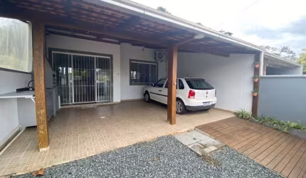 CASA COM 2 DORMITÓRIOS SENDO 1 SUÍTE EM ÓTIMA LOCALIZAÇÃO EM BALNEÁRIO PIÇARRAS-SC