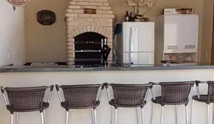 Casa única no terreno, com varanda gourmet.