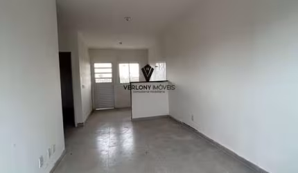 Casa no bairro Luizote de Freitas, 2/4 e três vagas de garagem.