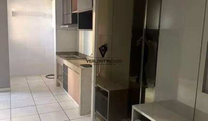 Apartamento 2/4 com suíte, sacada, elevador e moveis planejados.