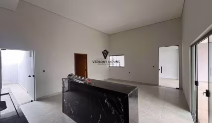 Casa 3/4 sendo duas suítes, 4 vagas de garagem e varanda gourmet.