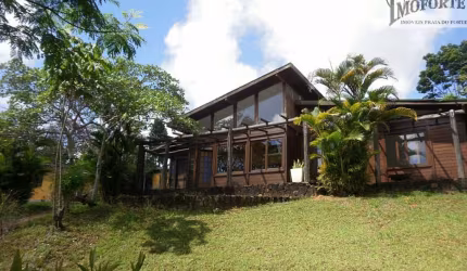 Ao lado da Lagoa Aruá
