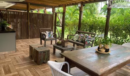 Apartamento térreo com 2 suítes para Locação Anual.