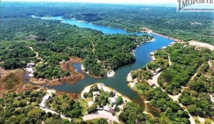 2.560,00m² com frente para Lagoa Aruá.