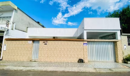 Casa em excelente localização no Dom Pedro. Monte sua Clinica, escritório ou empresa de pequeno e médio porte aqui.