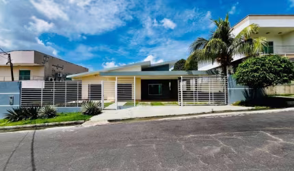 Casa de Alto Padrão em Ponta Negra II – Exclusividade e Conforto Esperam por Você!
