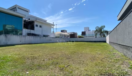 Terreno à venda em Jurerê Internacional no Amoraevile
