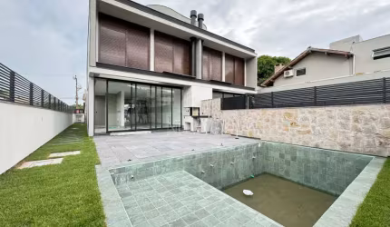 Casa nova com 3 suites à venda em Jurerê