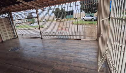 Casa de 3 quartos  de esquina na laje QR 516 Samambaia Sul
