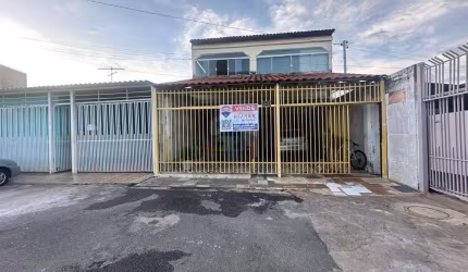 Sobrado à Venda em QR 512 - Conjunto 08