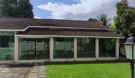 Casa em condomínio fechado com 4 quartos à venda na Rua Mário Fontes, Estrada do Coco, Lauro de Freitas, 380 m2 por R$ 1.300.000