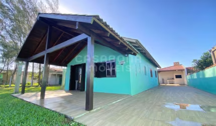 Casa com 3 quartos à venda na Rua Montenegro, 181, Balneário  Atlântico, Arroio do Sal por R$ 380.000