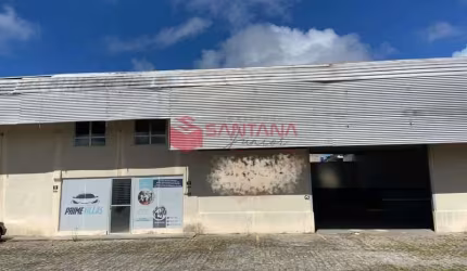Galpão com amplo estacionamento em Vilas do Atlântico
