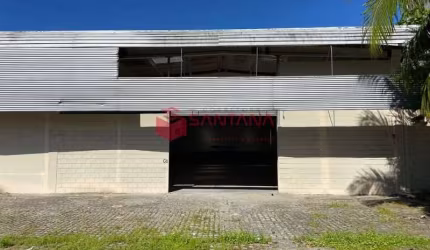 Galpão com escritórios em Vilas do Atlântico