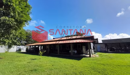Casa térrea, com quintal para locação na Estrada do Coco