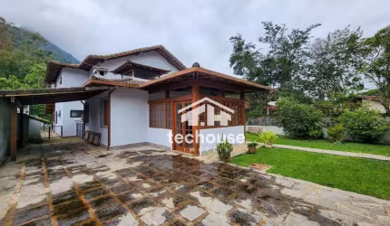 Desfrute do Melhor do Comary: Luxuosa Casa com 4 Quartos em Condomínio Exclusivo à Venda em Teresópolis!