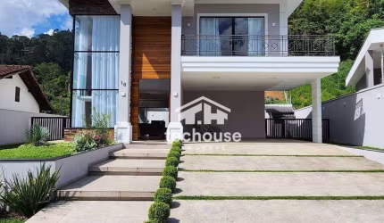 Luxuosa Casa em Condomínio Exuberante em Teresópolis: O Refúgio dos Seus Sonhos