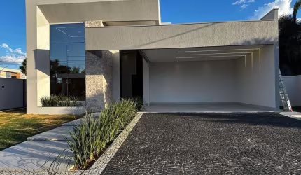 Casa Alto Padrão, 4/4, sendo 3 suítes, 240 m²- Caribe Residence e Resort - Palmas/TO