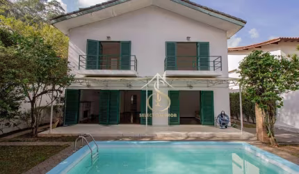 Casa com 3 Quartos e 4 banheiros à Venda, 318 m² por R$ 1.750.000
