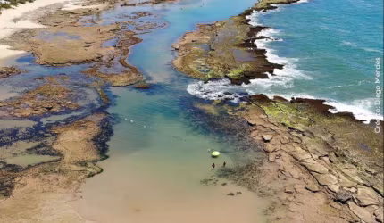 AMPLO TERRENO TOTALMENTE PÉ NA AREIA