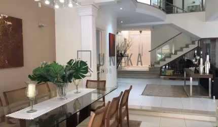 Casa de Luxo em Condomínio à Venda em  - 3 Quartos, 3 Suítes, 3 Salas, 5 Banheiros, 4 Vagas de Garagem!