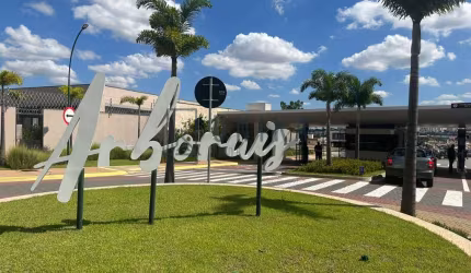 Terreno à venda em condomínio de luxo em Campinas-SP, Loteamento Alphaville, 738,24m² de área.