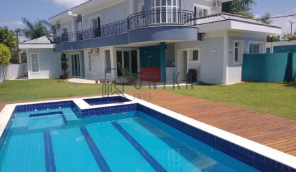 Imponente casa em condomínio à venda em Campinas-SP, 4 quartos, 4 suítes, 3 salas, 6 banheiros, 6 vagas, 540m².