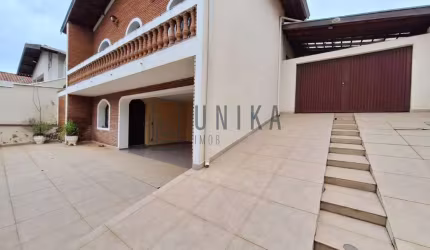 Espetacular casa à venda em Campinas-SP, Jardim Carlos Lourenço! 3 quartos, 1 suíte, 3 salas, 3 banheiros, 6 vagas, 267m²!