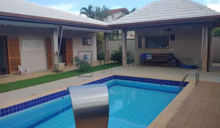Casa térrea no Residencial Barão do Café, Campinas-SP: 3 quartos, 1 suíte, 3 salas, 4 banheiros, 4 vagas, 310m²!