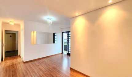 Apartamento 3 quartos (1 suíte) mobiliado e com garagem.