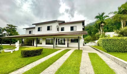 Linda casa em condomínio fechado
