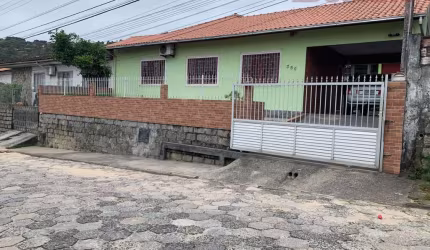 Casa no Bairro Forquilhinhas  -  São José