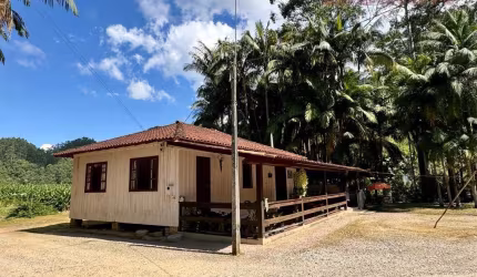 Sítio em Vila Doze  -  Antônio Carlos