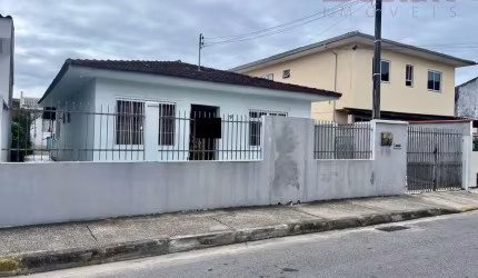 Casa no Bairro Rio Caveiras  -  Biguaçu