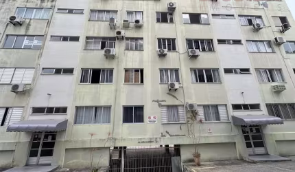 Apartamento no Bairro Abraão  -  Florianópolis