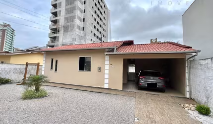 Casa no bairro Centro  -  Biguaçu