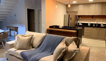 ITAPETINGA. CONDOMÍNIO FECHADO. CASA NOVA TOTALMENTE MOBILIADA.