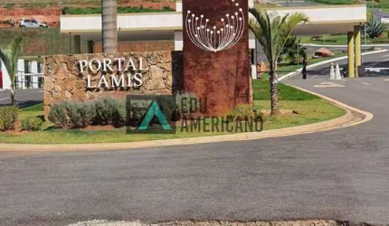 Terreno plano no condomínio Portal Lamis