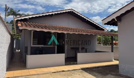 Casa térrea no centro de Piracaia