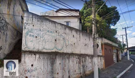 Terreno com Área total (m²): 180 sendo 20,5m de testada! localizado na Av Paula Ferreira, o terreno conta com um salão comercial e uma residência, amb