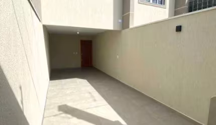 Sobrado com 2 suítes e 2 vagas no Piqueri