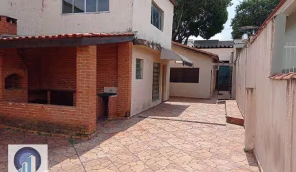 Vende-se Casa Térrea Bem Localizada no Parque São Domingos! 3 Dorms, 2 Vagas, Edícula Grande com Escritório! Quintal Amplo e Churrasqueira!