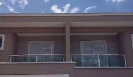 Lindo sobrado no Parque São Domingos, com 3 dorms sendo 3 suites, coz, sala, e 4 vagas
