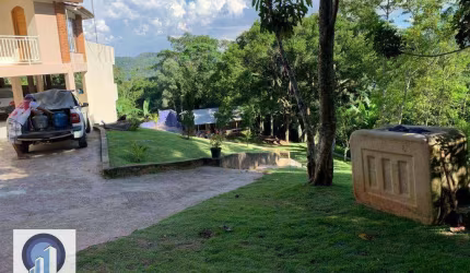 casa são 2 suítes,sala de janta,sala de esta,cozinha,mais área de lazer de 150m área total mais ou menos 350m Parte de baixo da casa  2 suítes salão d