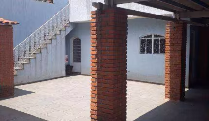 Sobrado com 3 dormitórios (1 suíte) com armários planejados e cozinha com armários e fogão, sala com 22 M2 com 3 sacadas  2 vagas cobertas e um quinta