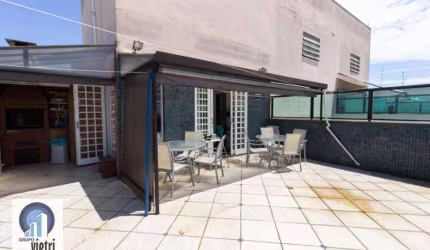 3 dormitórios (1 suíte do casal), quarto empregada, despensa, sala estar, jantar embaixo + 1 banheiro. Parte superior: sala de estar, barzinho, outro