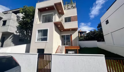 Sobrado com 2 dormitórios no Santinho