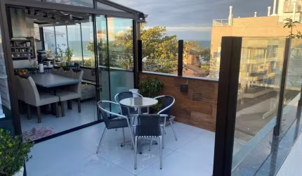 Cobertura com vista para o mar