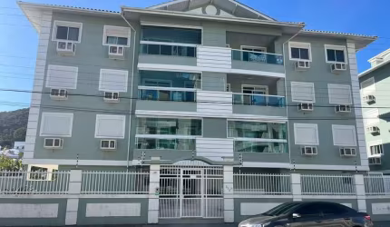 Cobertura Mobiliada próxima ao mar